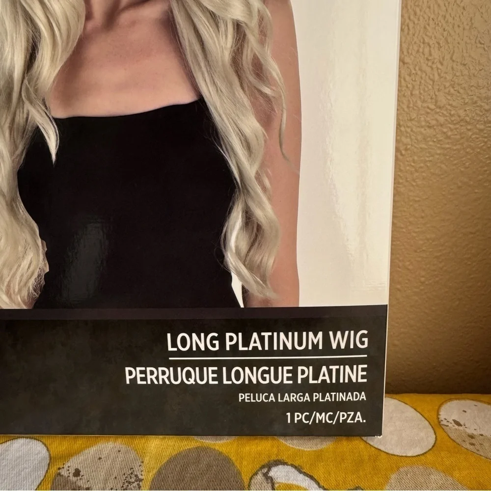 NIP 30” long platinum blond wig